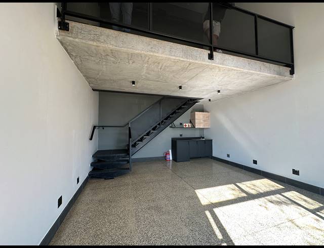 48M² OFFICE TO LET IN ROOIHUISKRAAL NORTH